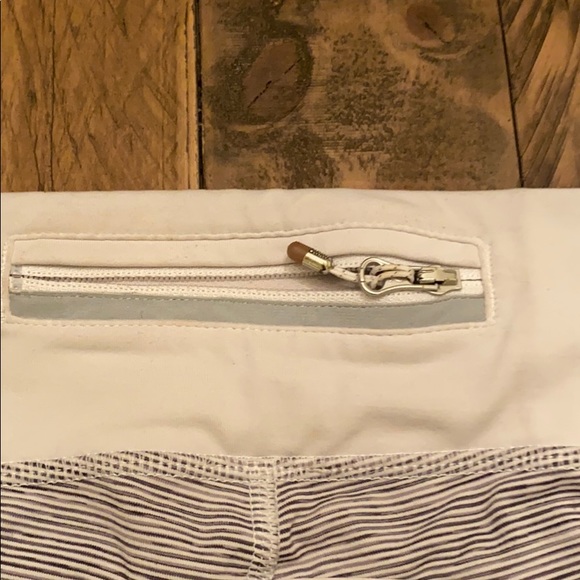Lululemon gray/white stripe Capri size 4 - Picture 12 of 16